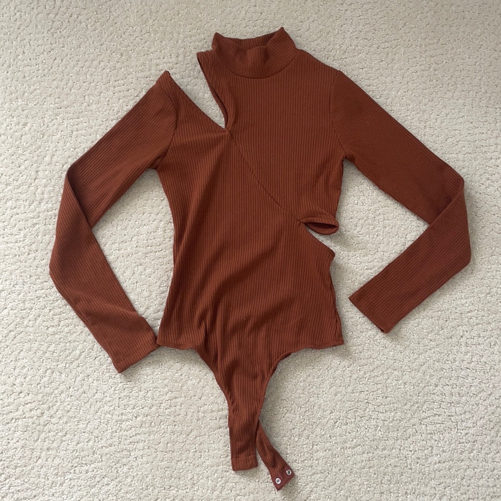 ASTR Cut Out ribbed bodysuit turtleneck XS